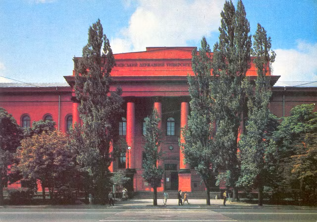 Loạt ảnh tráng lệ về thành phố Kiev những năm 1980 qua bưu thiếp Liên Xô - Hình 9 Loat anh trang le ve thanh pho Kiev nhung nam 1980 qua buu thiep Lien Xo-Hinh-9
