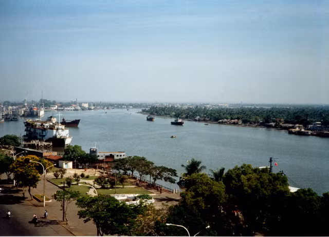 Cuộc sống TP. HCM năm 1988 cực sống động qua ống kính phó nháy Tây - Hình 12 Cuoc song TP. HCM nam 1988 cuc song dong qua ong kinh pho nhay Tay-Hinh-12
