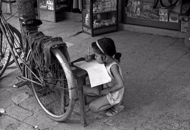 Loạt ảnh hoài niệm về Hà Nội năm 1989 - Hình 9 Loat anh hoai niem ve Ha Noi nam 1989-Hinh-9