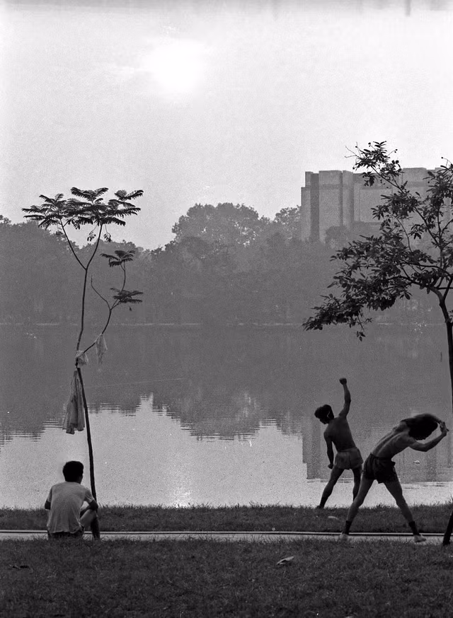 Loạt ảnh hoài niệm về Hà Nội năm 1989 - Hình 13 Loat anh hoai niem ve Ha Noi nam 1989-Hinh-13