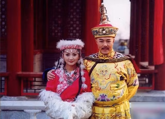 Long bào của hoàng đế Trung Hoa xưa không bao giờ được giặt bằng nước: Lý do đầy bất ngờ - 1