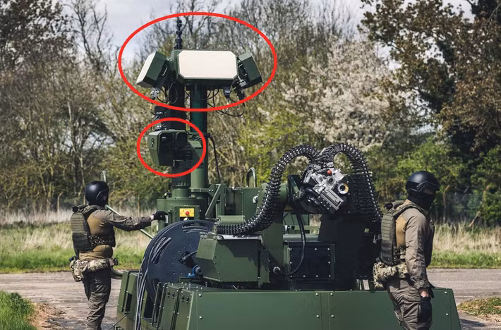 Hệ thống này được trang bị pháo 30mm Mark 44 Bushmaster II và bao gồm radar giám sát 360 độ, hệ thống nhắm mục tiêu quang điện tử, và kênh tầm nhìn ban đêm để tác chiến tấn công trong điều kiện tầm nhìn thấp. Ảnh: @militarnyi.