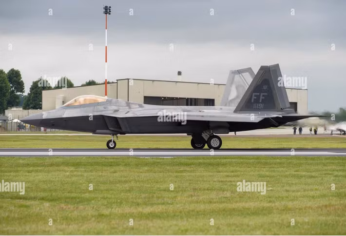 Dù nổi tiếng, F-22 đang dần được thay thế trong chiến lược dài hạn của Không quân Mỹ do chi phí vận hành cao và tỷ lệ sẵn sàng thấp.