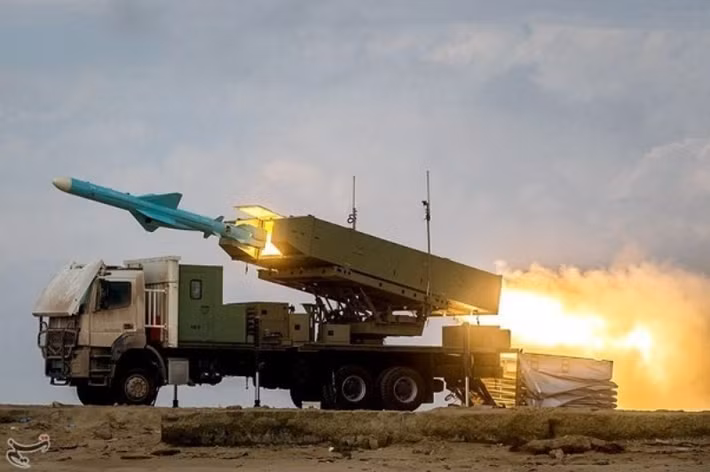 Phong trào Ansar Allah (Houthi) tại Yemen tuyên bố phóng tên lửa đạn đạo nhằm vào các mục tiêu quân sự Israel, thể hiện sự ủng hộ Iran trong bối cảnh xung đột khu vực đang leo thang nhanh chóng.