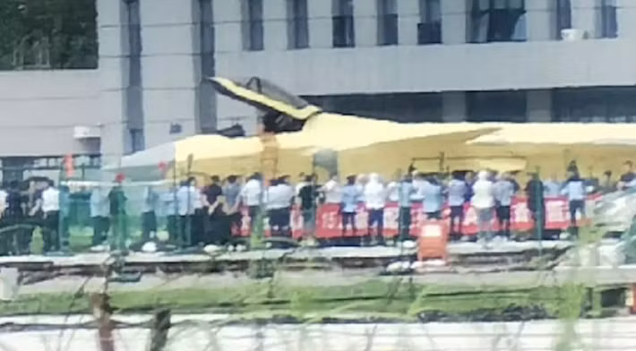 Động thái này cho thấy, máy bay J-20A được nâng cấp đã sẵn sàng để bàn giao cho Không quân Quân Giải phóng Nhân dân Trung Quốc. Ảnh: @Tập đoàn Công nghiệp Máy bay Thành Đô của Trung Quốc.