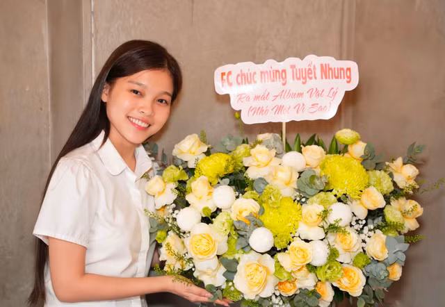 tuyet-nhung.jpg