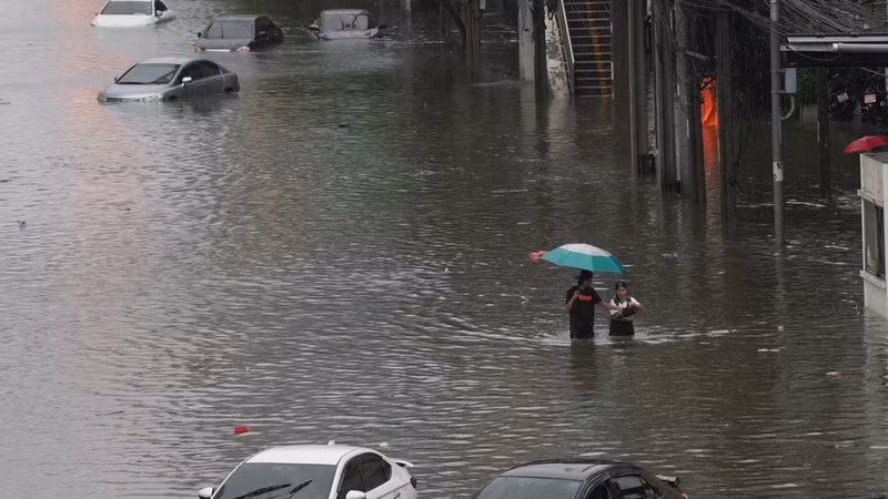 Hình ảnh ngập lụt nghiêm trọng ở thủ đô Bangkok