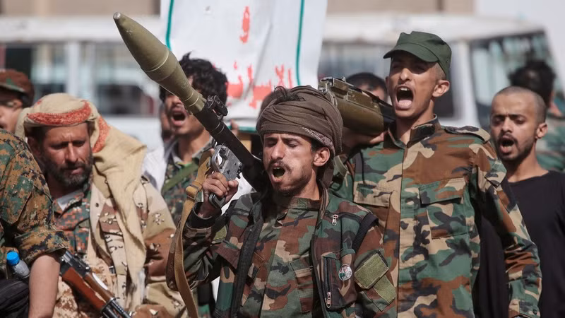 Lực lượng Houthi tấn công căn cứ quân sự ở Yemen
