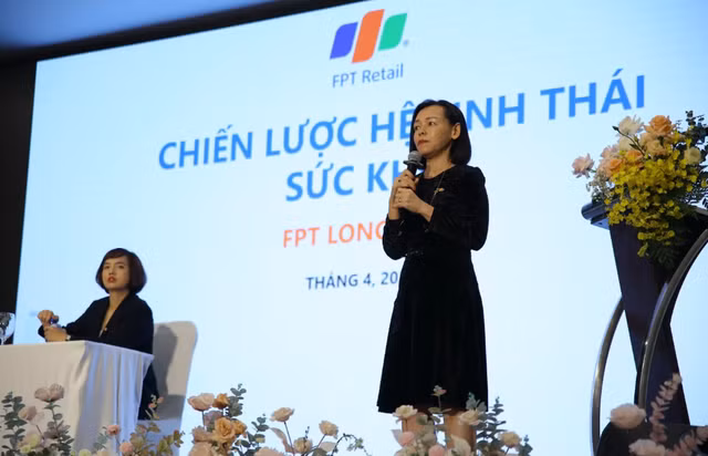 FPT Retail chao ban 10% co phan nha thuoc Long Chau