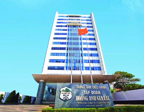 HAGL: Loạt lãnh đạo chủ chốt ra đi, 'núi nợ' và viễn cảnh mới HAGL: Loat lanh dao chu chot ra di, 'nui no' va vien canh moi