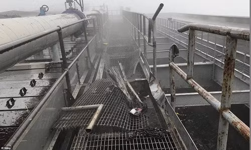 Tan hoang hiện trường trực thăng đâm vào nóc tòa nhà cao tầng Mỹ - Hình 2 Tan hoang hien truong truc thang dam vao noc toa nha cao tang My-Hinh-2