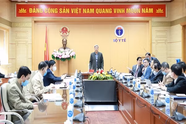 Chi phi dieu tri trung binh cho benh nhan mac COVID-19 la bao nhieu?