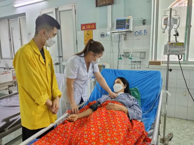 Vu ca chep muoi u chua: Loat mon la gay ngo doc thuc pham-Hinh-8