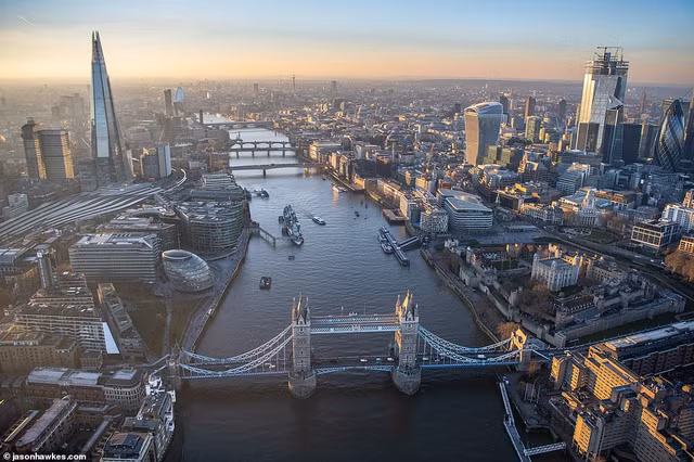Thủ đô London tuyệt đẹp khi nhìn từ trên cao - Hình 8 Thu do London tuyet dep khi nhin tu tren cao-Hinh-8