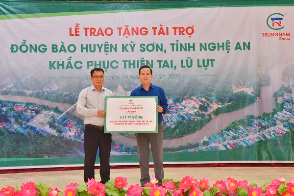 Trungnam Group sẻ chia với nhân dân Kỳ Sơn vượt qua lũ dữ – thiết lập cuộc sống mới - Hình 2 Trungnam Group se chia voi nhan dan Ky Son vuot qua lu du – thiet lap cuoc song moi-Hinh-2
