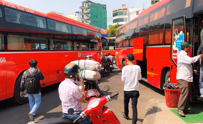 Hình ảnh tại bến xe trong đợt phục vụ khách dịp Tết Kỷ Hợi 2019.