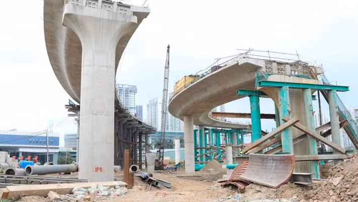 Nút giao Vành đai 3,5 – Đại lộ Thăng Long được kỳ vọng góp phần nâng cao năng lực lưu thông trên trục giao thông phía Tây Hà Nội. Đại lộ Thăng Long là tuyến kết nối khu vực trung tâm với các địa bàn phía Tây, trong khi đường Vành đai 3,5 đóng vai trò liên kết giữa nhiều khu vực đô thị và các tuyến đường hướng tâm. Việc hình thành nút giao khác mức có thể giúp phương tiện chuyển hướng thuận lợi hơn, đồng thời hỗ trợ giảm áp lực tại những điểm giao cắt hiện hữu.