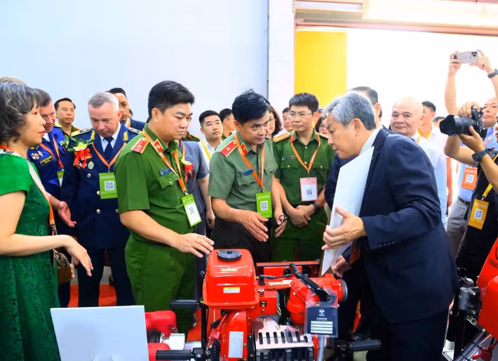 Ngày 9/9, tại Hà Nội, Cục Cảnh sát Phòng cháy, chữa cháy và cứu nạn, cứu hộ (Bộ Công an) khai mạc Triển lãm quốc tế về kỹ thuật, phương tiện phòng cháy, chữa cháy và cứu nạn, cứu hộ năm 2026. Triển lãm là hoạt động thiết thực chào mừng 65 năm Ngày truyền thống lực lượng Phòng cháy, chữa cháy và cứu nạn, cứu hộ (4-10-1961 / 4-10-2026) và 25 năm Ngày toàn dân phòng cháy, chữa cháy và cứu nạn, cứu hộ (4-10-2001 / 4-10-2026).