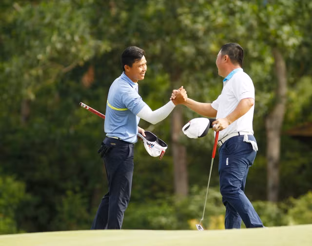 Tăng Nhơn Phú lập kỷ lục vòng golf 64 gậy Tang Nhon Phu lap ky luc vong golf 64 gay