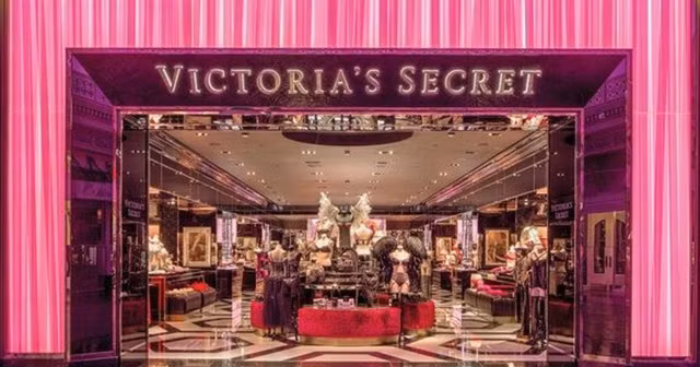 Đế chế nội y Victoria's Secret nguy cơ chấm dứt kỷ nguyên huy hoàng do loạt bê bối - Hình 2 De che noi y Victoria's Secret nguy co cham dut ky nguyen huy hoang do loat be boi-Hinh-2