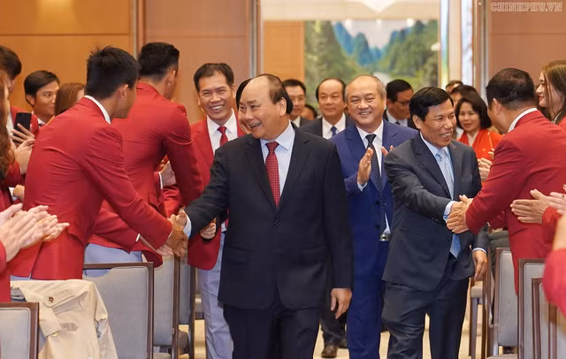 Thủ tướng: ‘Đừng để các VĐV sau khi giải nghệ phải đi bán bánh mì’ Thu tuong: ‘Dung de cac VDV sau khi giai nghe phai di ban banh mi’