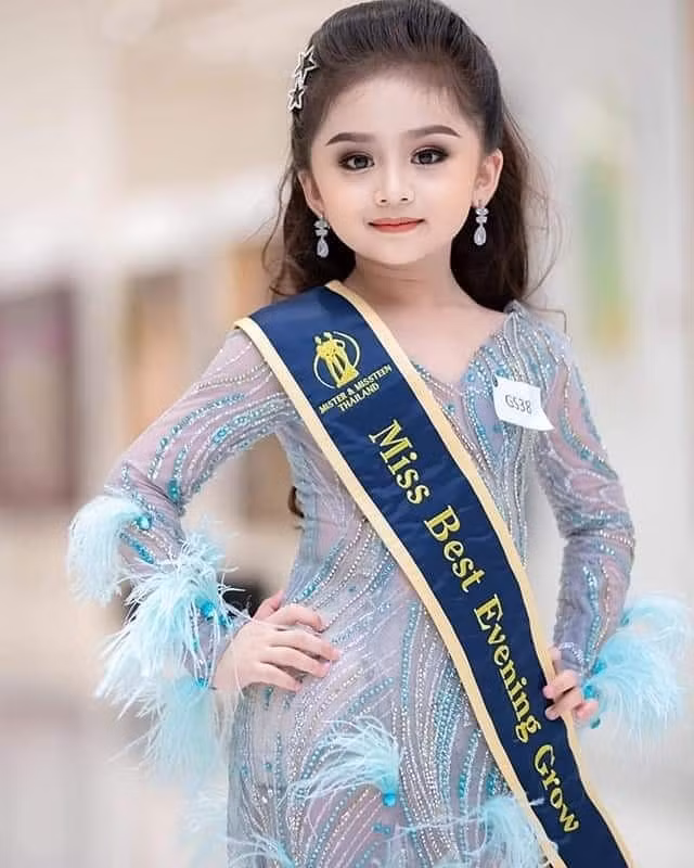 Ngo ngan nhan sac cua Hoa hau nhi Thai Lan 2019 'tieu Baifern'-Hinh-5