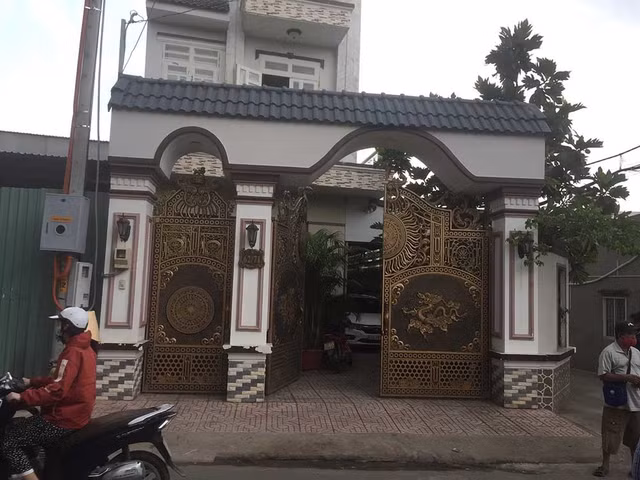 Lời khai của kẻ sát hại cha nuôi trong căn biệt thự Loi khai cua ke sat hai cha nuoi trong can biet thu