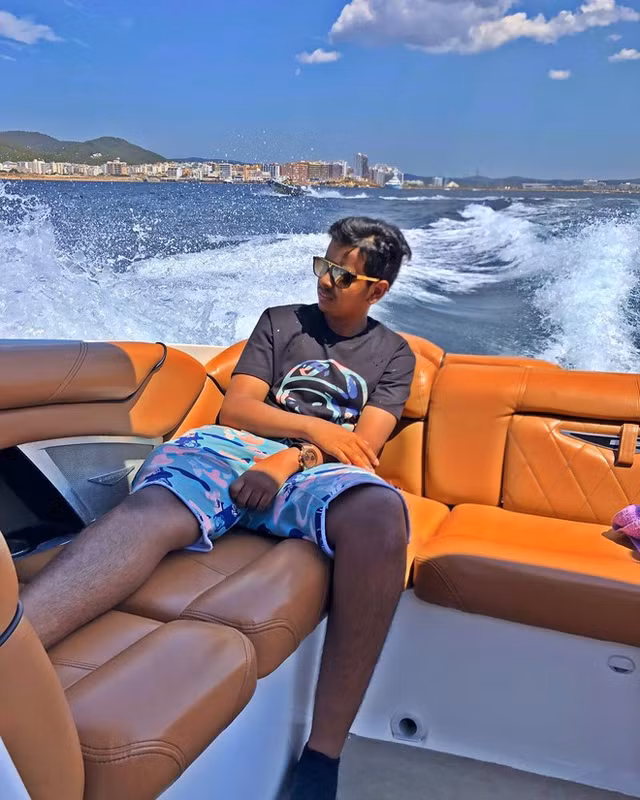 Ngoai tay choi giay noi tieng, rich kid 10X Dubai con so huu vuon thu mini-Hinh-3