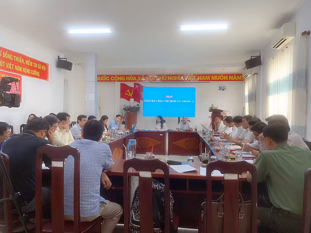 Tân Hiệp (Kiên Giang): 2 tuyến đường “vừa làm đã hỏng” là do trời mưa Tan Hiep (Kien Giang): 2 tuyen duong “vua lam da hong” la do troi mua