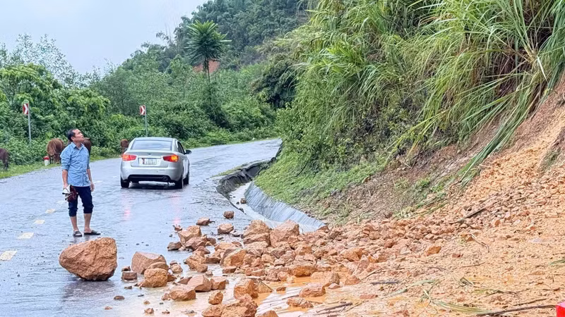 Xã Tam Quang khẩn trương ứng phó mưa lớn và chủ động phòng ngừa sạt lở.