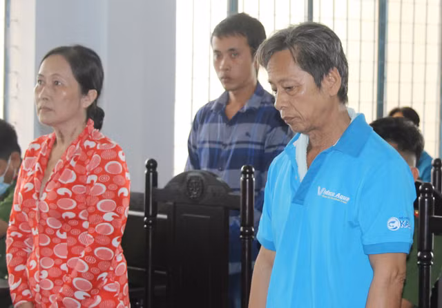 Ca gia dinh vao tu vi tat xang dot doan cuong che