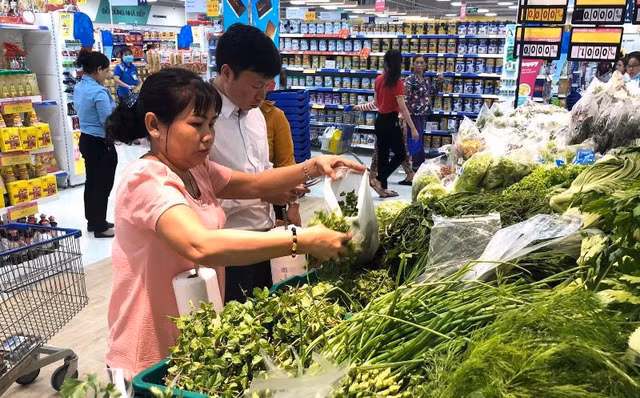 Siêu thị mở cửa mồng 2 Tết, sức mua tăng mạnh Sieu thi mo cua mong 2 Tet, suc mua tang manh