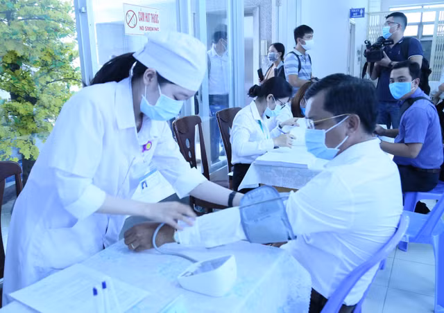 Tiêm thí điểm vắc xin phòng Covid-19 tại Cần Thơ Tiem thi diem vac xin phong Covid-19 tai Can Tho