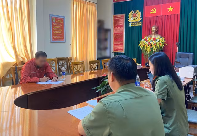 cong-an-lam-viec-voi-pmtp-admin-trang-va-xu-phat-pmtp-75-trieu-dong.jpg