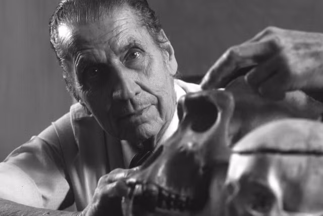 6. Jose Delgado (1915-2011). Là một giáo sư có uy tín tại Đại học Yale, Mỹ nhưng những nghiên cứu của Delgado ở bộ môn sinh lý học đã khiến ông bị các đồng nghiệp cho rằng thần kinh không bị thường và luôn bị mất kiểm soát.