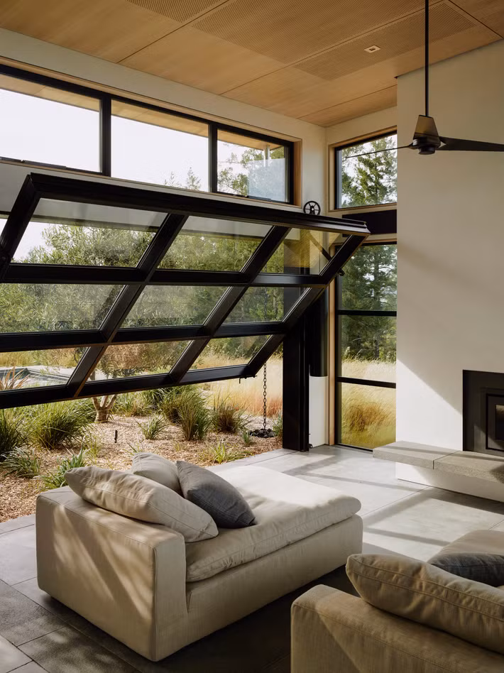 House in Healdsburg được thiết kế bởi hãng kiến trúc Feldman Architecture với sự phối hợp của công ty kiến trúc Arterra Landscape Architects.