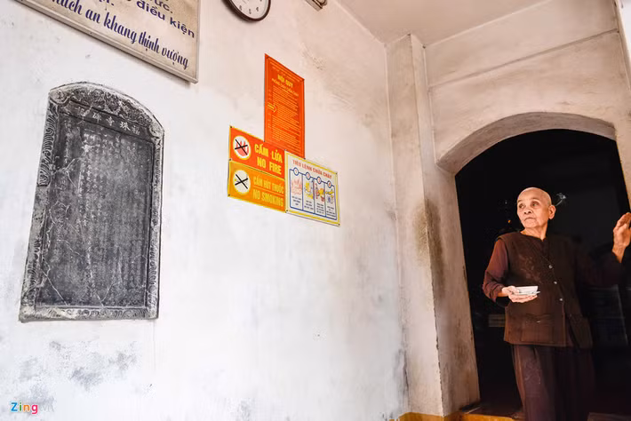 Nội dung trên bia lý giải tại sao lại có tên gọi chùa Bà Đanh. Theo nhiều lý giải, sở dĩ có câu thành ngữ như vậy vì Bà Đanh là người có công xây dựng lên ngôi chùa này và trước kia nơi đây nhiều ruộng, đồng, không có nhà cửa nên người dân thường ví "vắng như chùa Bà Đanh".
