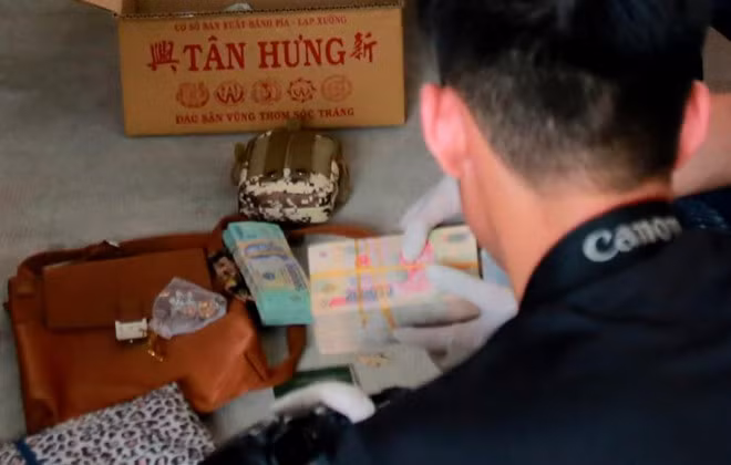 Tại cơ quan công an, bước đầu các đối tượng khai nhận hành vi giết người do mâu thuẫn trong sinh hoạt. Trên ô tô Ford Everest BKS 51A-718.30 của nhóm này, lực lượng chức năng tìm thấy nhiều đồ dùng bếp, tiền mặt và các vật dụng sinh hoạt khác. Chiếc xe 7 chỗ này được nhóm người dùng như ngôi nhà di động.