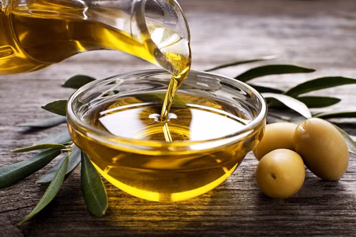 Dầu olive cũng được chứng minh là giúp tăng cường trí nhớ của bạn, đồng thời giúp duy trì vẻ ngoài trẻ trung cho bạn. Ảnh: medicalnewstoday.