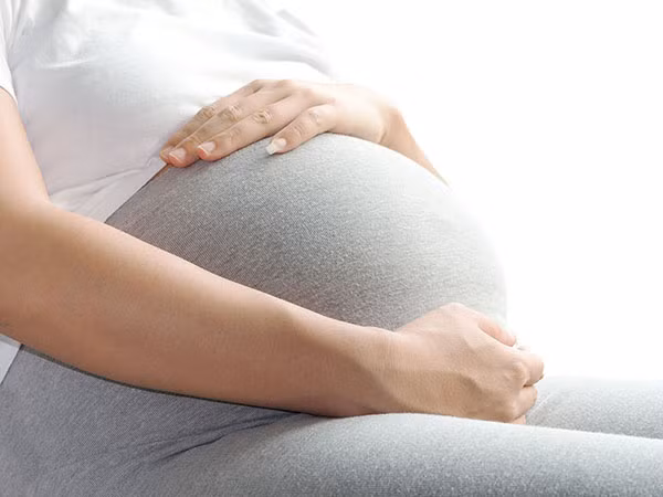 Phụ nữ có thai. Thời kỳ mang thai, nhau thai có thể tạo ra các hormone gây tích tụ glucose trong máu. Bình thường, tuyến tụy sẽ tiết insulin để xử lý lượng glucose này. Vậy nhưng, trường hợp cơ thể không tạo đủ insulin hoặc có bất thường trong việc sử dụng insulin, lượng đường trong máu sẽ tăng lên.