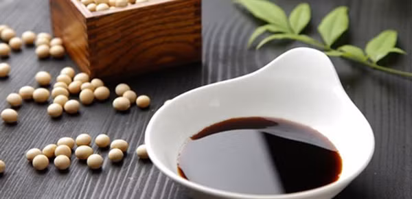 Dù vậy không phải nước tương, giấm, rượu... nào cũng phù hợp với lời khuyên trên. Những sản phẩm bày bán thương mại được sản xuất theo quy trình riêng, sử dụng phụ gia để bảo quản. Do vậy, chúng vẫn phải tuân theo hạn mức sử dụng trên bao bì đề ra.
