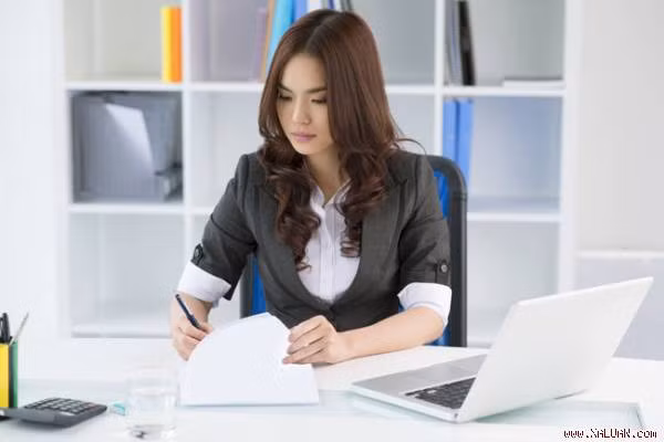 Ngoài ra việc luôn cựa quậy, nhúc nhích thay vì giữ cơ thể không ở trạng thái tĩnh trong khi ngồi và đứng cũng đã được chứng minh là có thể làm tăng số lượng calo được đốt cháy, đặc biệt là ở những người thừa cân. Ảnh: baodansinh.