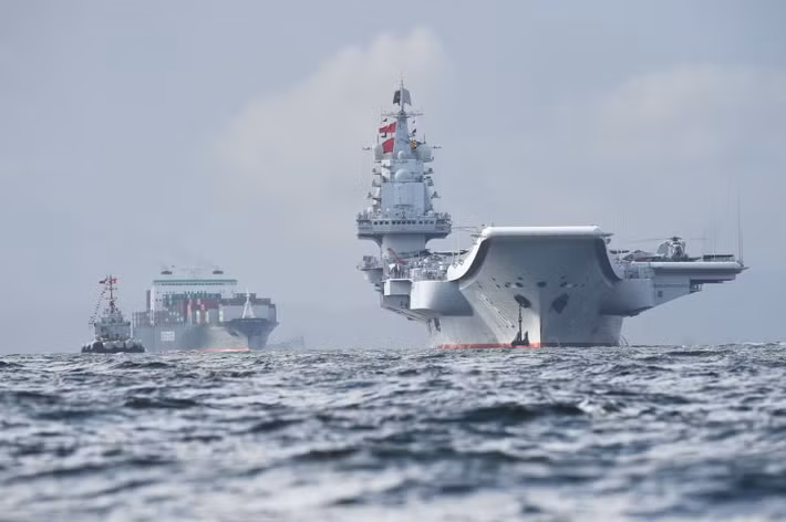 Các máy bay của JSDF liên tục bám sát nhóm tác chiến suốt hành trình nó đi qua eo biển Miyako tiến vào Thái Bình Dương. Nguồn ảnh: Wikipedia