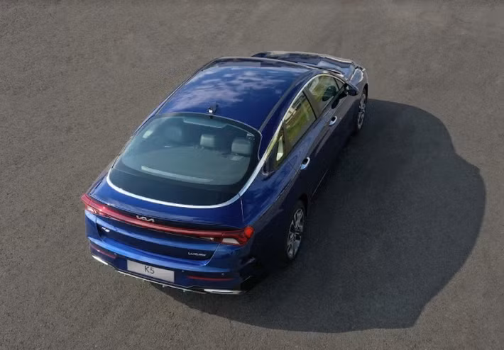 Kia K5 được ứng dụng hệ thống hỗ trợ an toàn chủ động cao cấp ADAS bao gồm các tính năng: Camera quan sát toàn cảnh (AVM); Quan sát điểm mù qua hình ảnh (BVM); Cảnh báo điểm mù (BCW); Hỗ trợ mở cửa xe an toàn (SEA). Bên cạnh đó, xe còn được trang bị thêm các tính năng an toàn nâng cao: Cảm biến áp suất lốp (TPMS); Nhắc nhở kiểm tra hàng ghế sau (ROA); Cảm biến hỗ trợ đỗ xe trước – sau (PDW); Kiểm soát hành trình - Cruise Control.