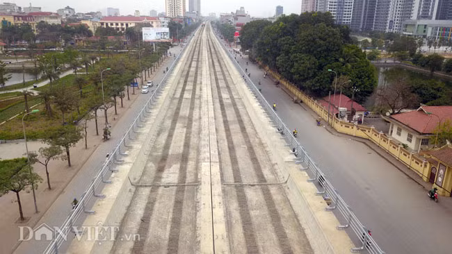 Đến thời điểm hiện tại, tiến độ dự án đường sắt đô thị Nhổn - ga Hà Nội về tổng thể đã đạt 48%, trong đó cơ bản đã hoàn thành thi công 98% tuyến đoạn trên cao và 60% việc xây dựng các ga trên cao. Phần công việc còn lại là các ga hoàn thiện phần kiến trúc và kết cấu mái để có mặt bằng lắp đặt thiết bị thang cuốn, thang máy.
