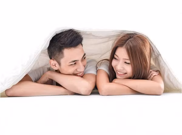 Theo chuyên gia sức khỏe, nam giới nên kiên trì dậy sớm mỗi ngày, ăn một lát gừng. Các chất trong gừng sẽ phát huy khả năng điều chỉnh chức năng tuyến tiền liệt, ngăn ngừa một số bệnh ở bộ phận này. Khi chức năng tuyến tiền liệt đảm bảo, “chuyện ấy” với nam giới cũng thuận lợi hơn, góp phần giữ “nhiệt” hôn nhân.
