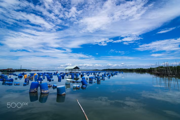 Một góc làng bè ở Long Sơn, hòn đảo phía Bắc Vũng Tàu. Ảnh: William Thompson / 500px.com.