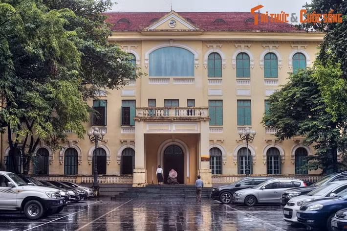 2. Nằm tại số 6 phố Phạm Ngũ Lão, quận Hoàn Kiếm, Hà Nội, trong khuôn viên của Tổng cục Địa chất và Khoáng sản, Bảo tàng Địa chất là nơi lưu giữ các mẫu vật liên quan đến địa chất – khoáng sản có quy mô lớn nhất Việt Nam.