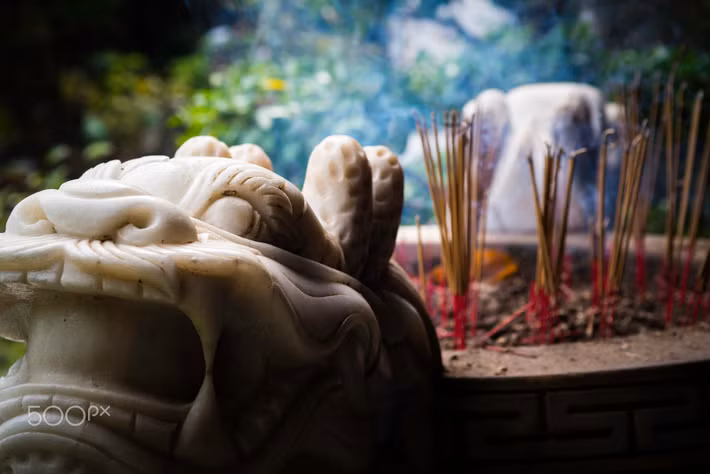 Không gian tâm linh Ngũ Hành Sơn. Ảnh: Stephen Griffiths/ 500px.com.
