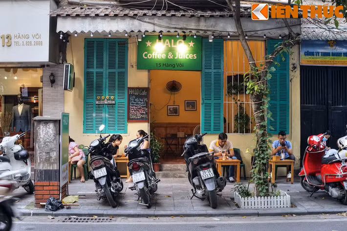 Vôi cục, mặt hàng gắn với tên phố giờ chỉ còn là ký ức. Phố Hàng Vôi hiện tại được biết đến với nhịp sống có phần chậm rãi và một số quán cà phê mang phong cách phố phường thu hút nhiều người trẻ...